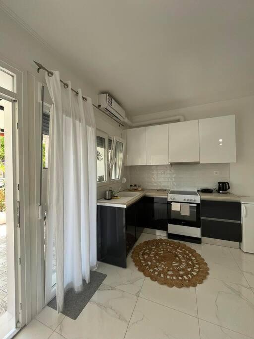Apartment House In Diavata, Thessaloniki, Greece *