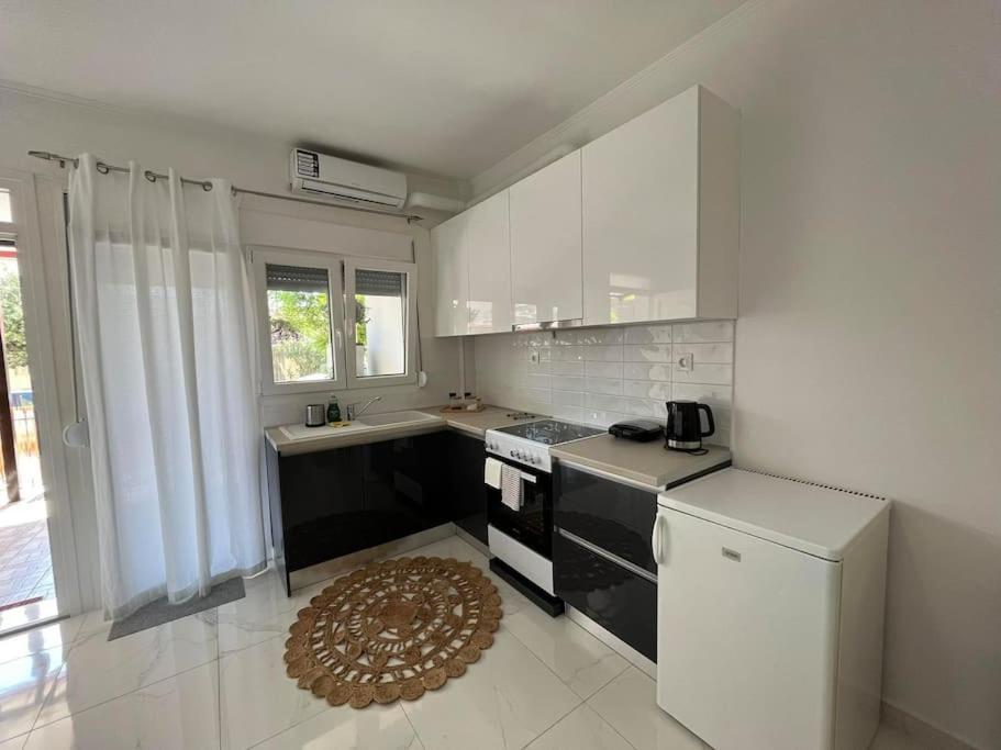 Apartment House In Diavata, Thessaloniki, Greece *