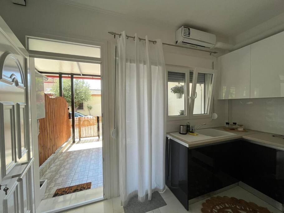 Apartment House In Diavata, Thessaloniki, Greece *